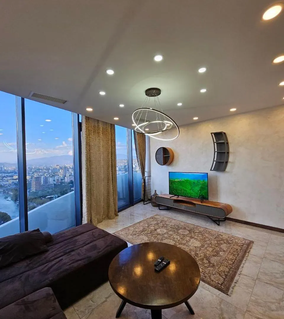 Luxury And Modern Flat#193 Overlooking Downtown location